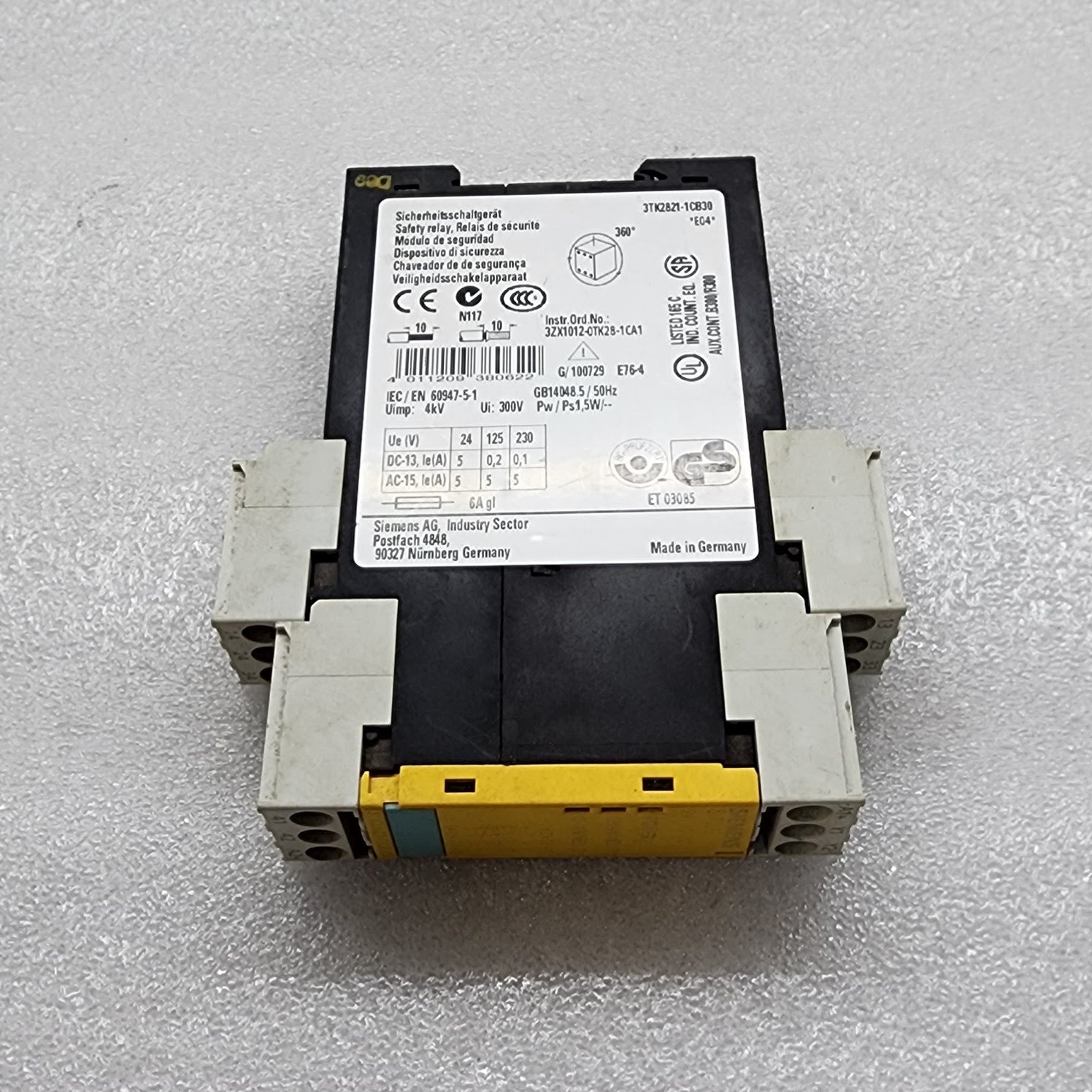 SIEMENS 3TK2821-1CB30 SAFETY RELAY