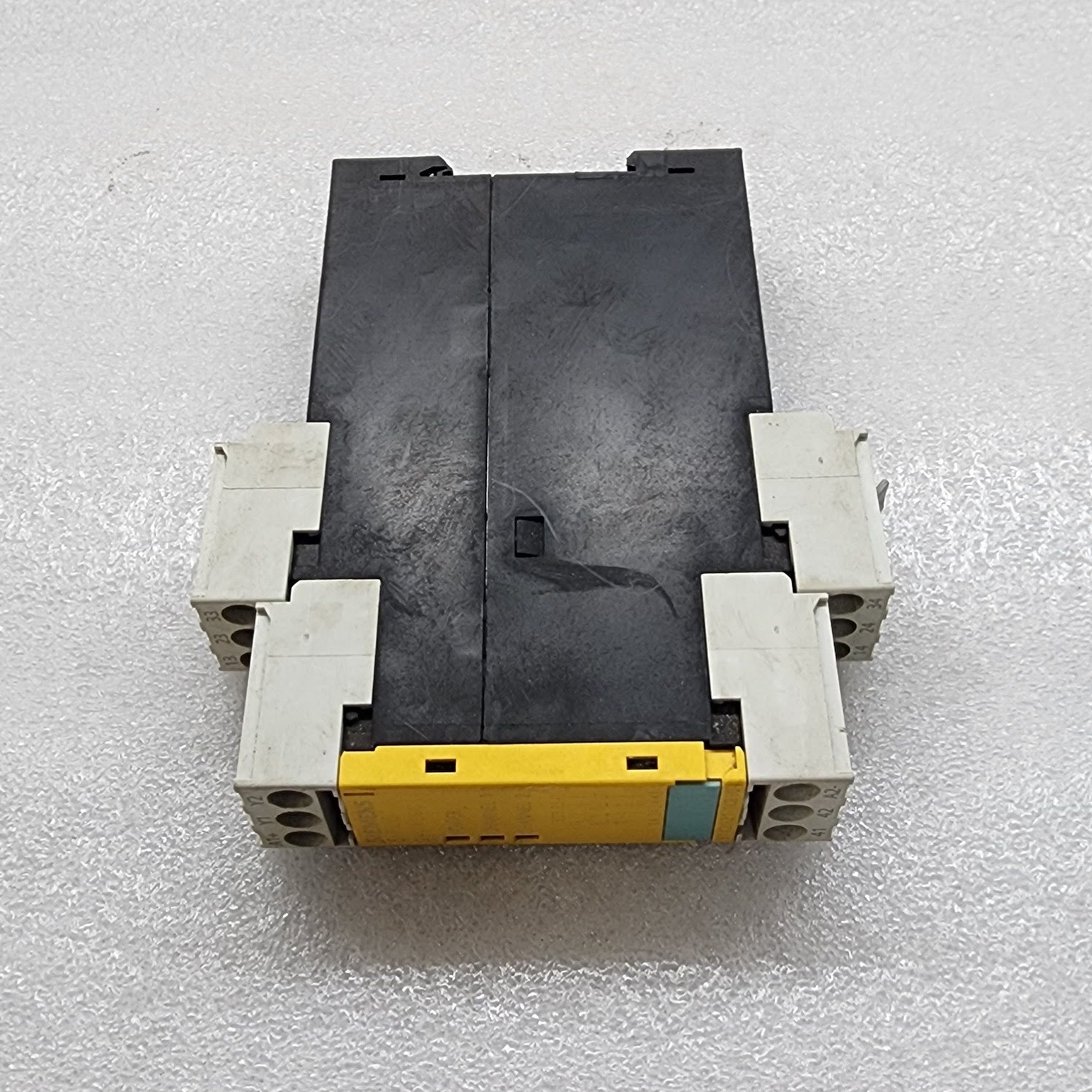 SIEMENS 3TK2821-1CB30 SAFETY RELAY