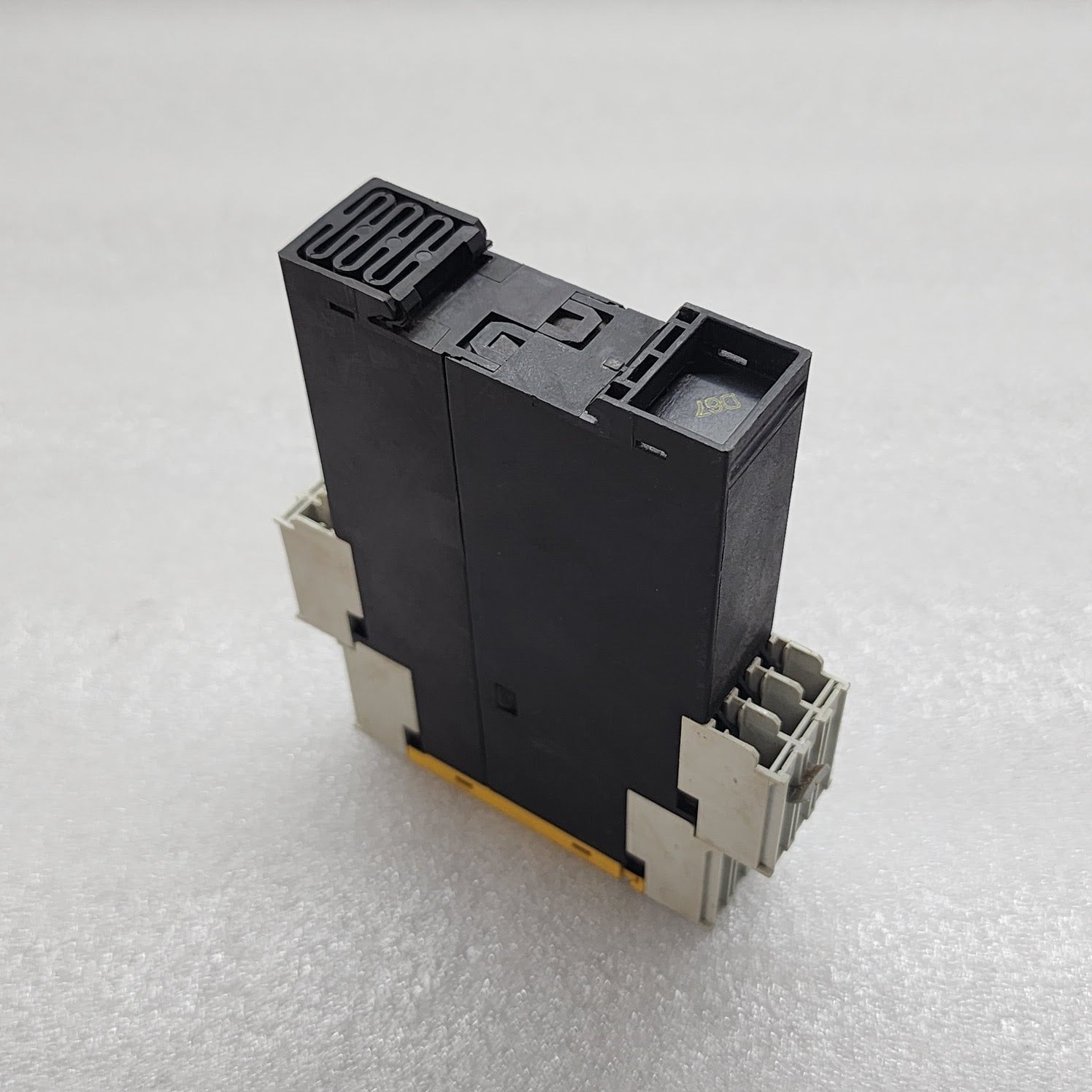 SIEMENS 3TK2821-1CB30 SAFETY RELAY