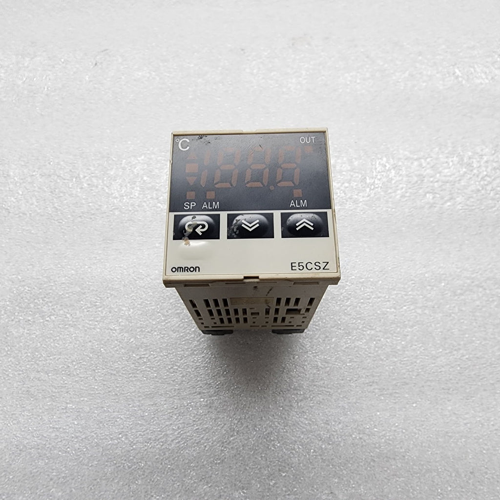 OMRON E5CSZ-R1T TEMPERATURE CONTROLLER 100-240V