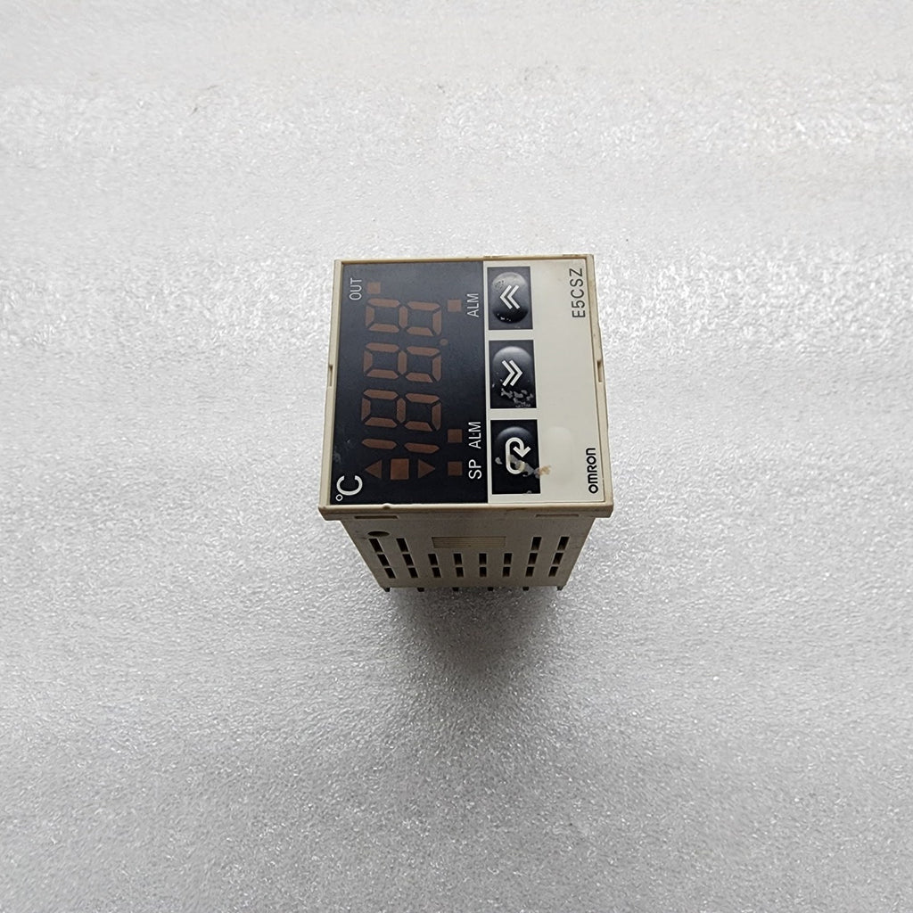 OMRON E5CSZ-R1T TEMPERATURE CONTROLLER 100-240V
