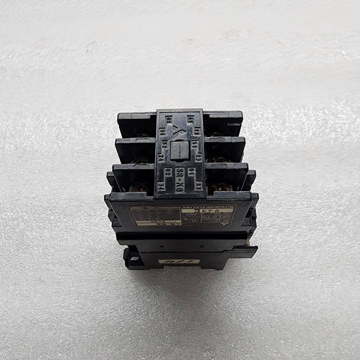 MITSUBISHI SR-K6 3-POLE MAGNETIC CONTACTOR 3A COIL VOLTAGE 380-440V