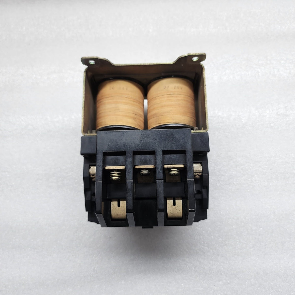 MITSUBISHI BD-A65 3-POLE MAGNETIC CONTACTOR 80A COIL VOLTAGE 24V