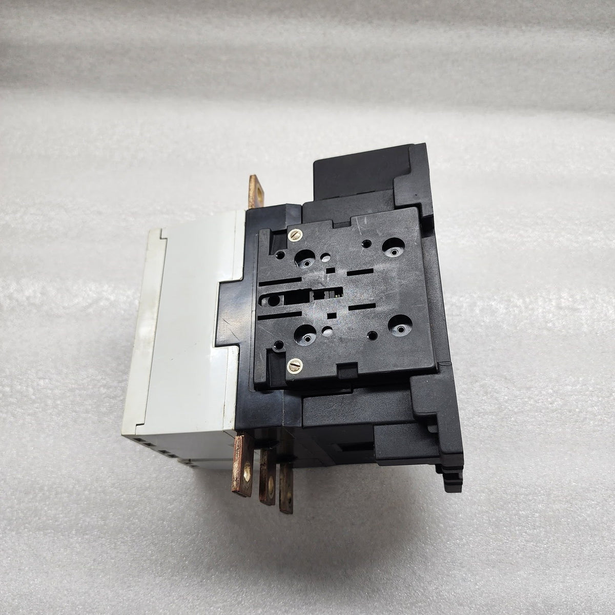 GE CK75CE300 3-POLE CONTACTOR 250A COIL VOLTAGE 24VDC