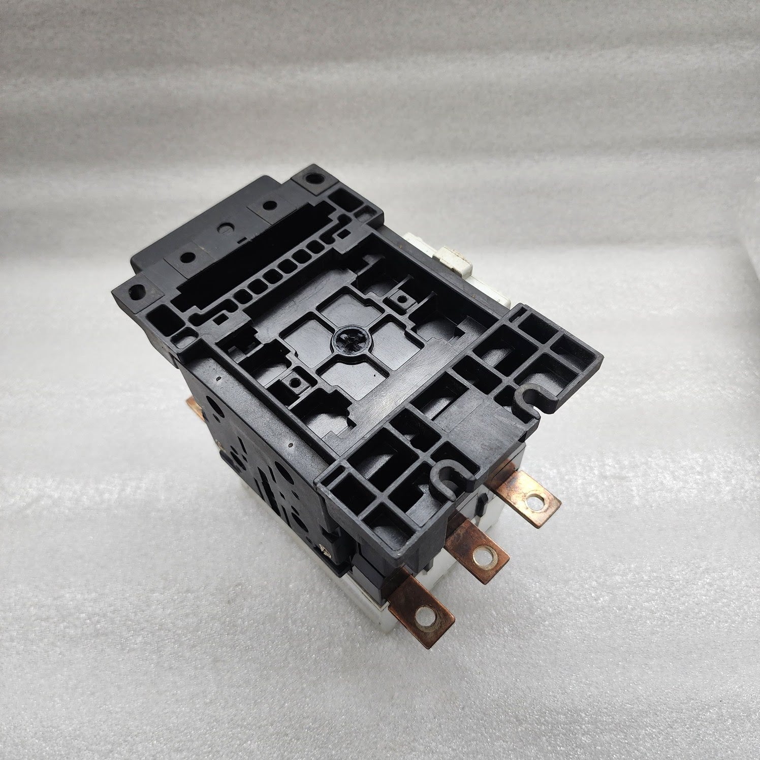 GE CK75CE300 3-POLE CONTACTOR 250A COIL VOLTAGE 24VDC