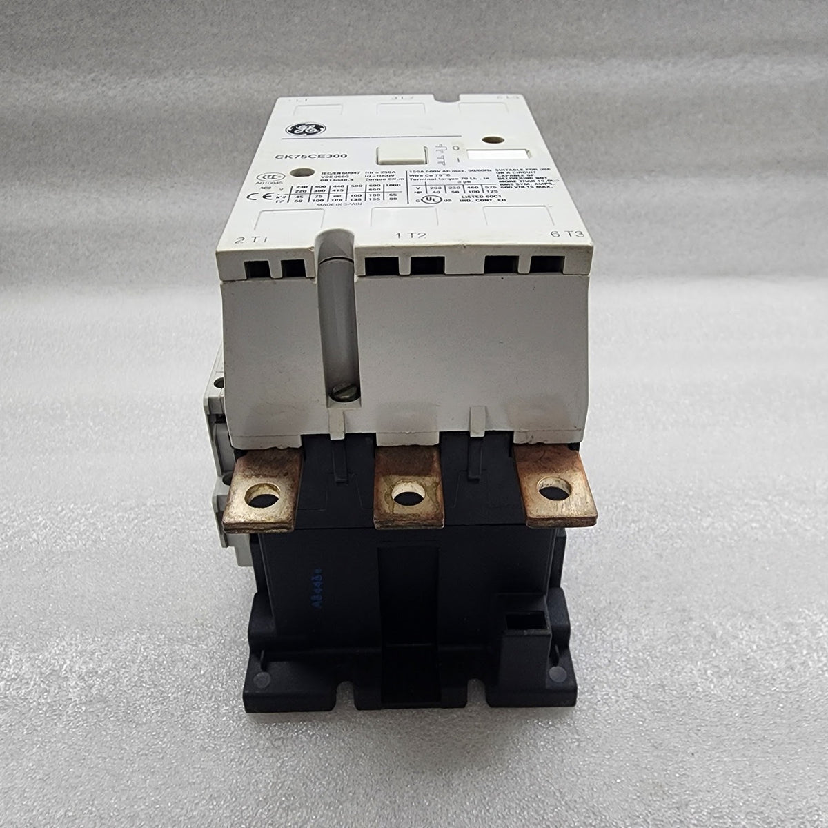 GE CK75CE300 3-POLE CONTACTOR 250A COIL VOLTAGE 24VDC