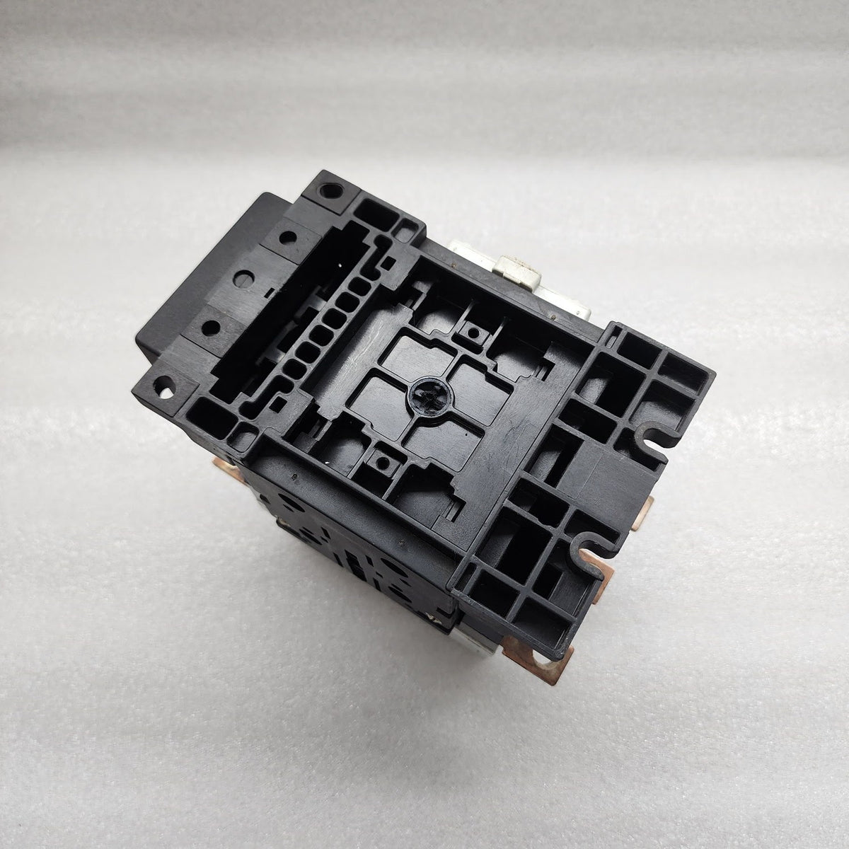 GE CK75CE300 3-POLE CONTACTOR 250A COIL VOLTAGE 24VDC