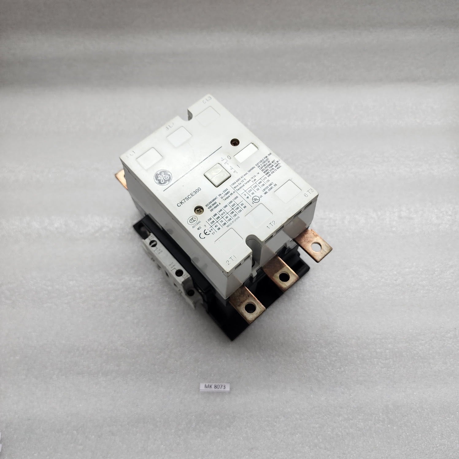 GE CK75CE300 3-POLE CONTACTOR 250A COIL VOLTAGE 24VDC
