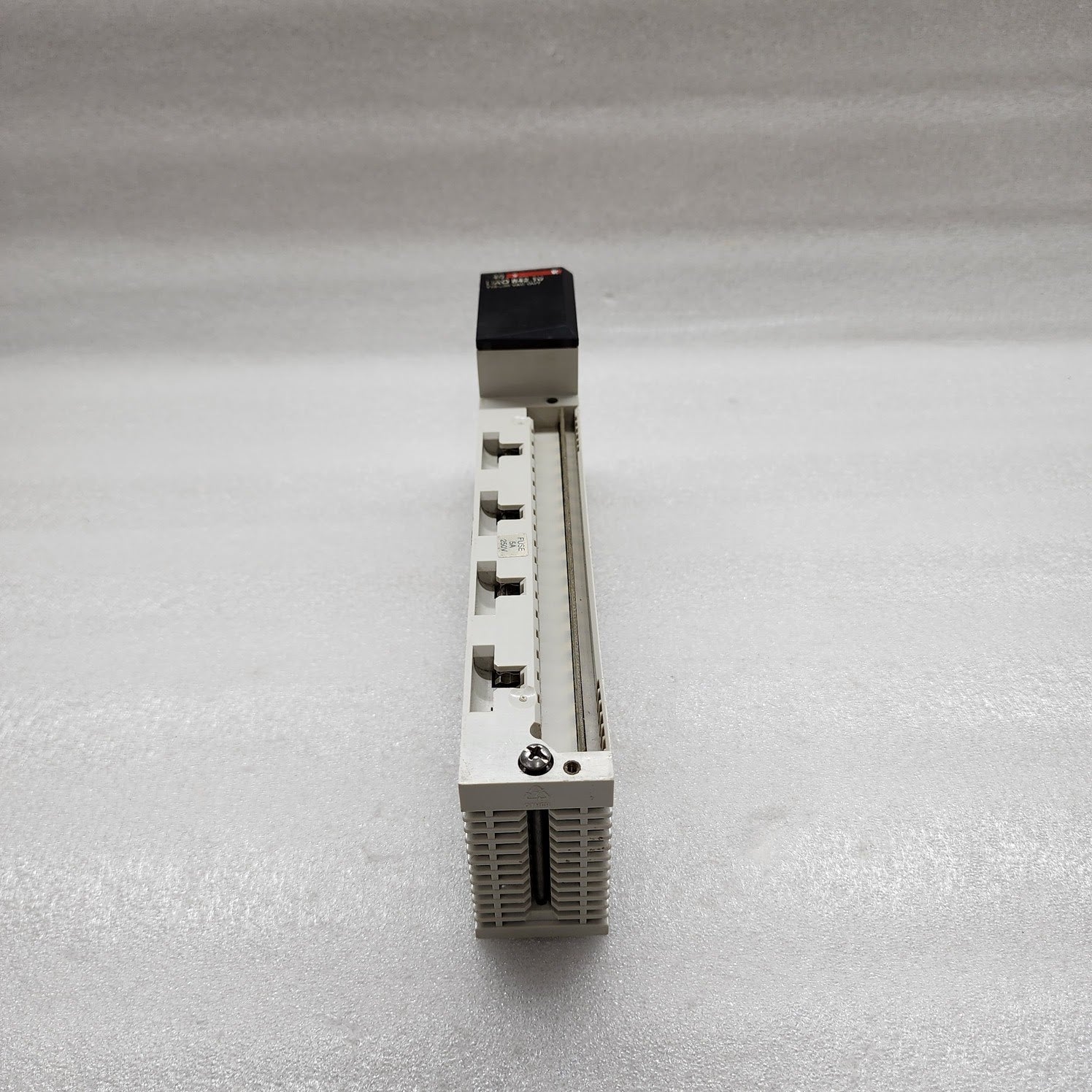 140DAO84210 DISCRETE OUTPUT MODULE
