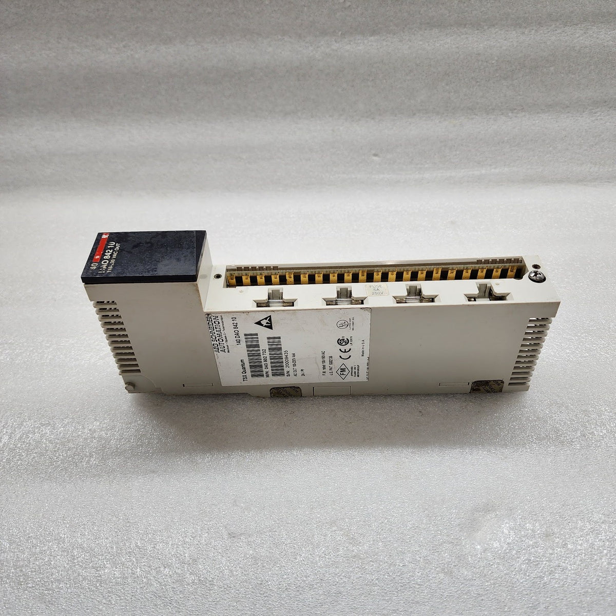 140DAO84210 DISCRETE OUTPUT MODULE