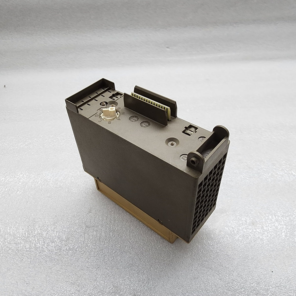 SIEMENS 6ES5 482-8MA13 DIGITAL INPUT/OUTPUT MODULE