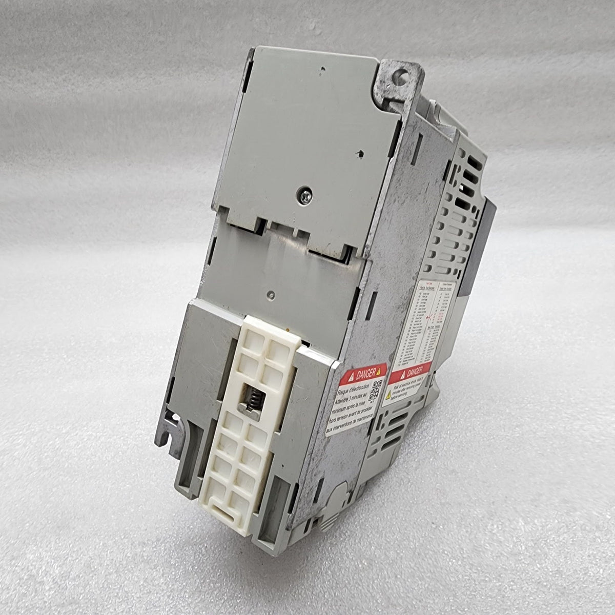 ALLEN BRADLEY CAT 22F-A2P5N103 SER A INVERTER DRIVE 1 PHASE 0.4KW 240V