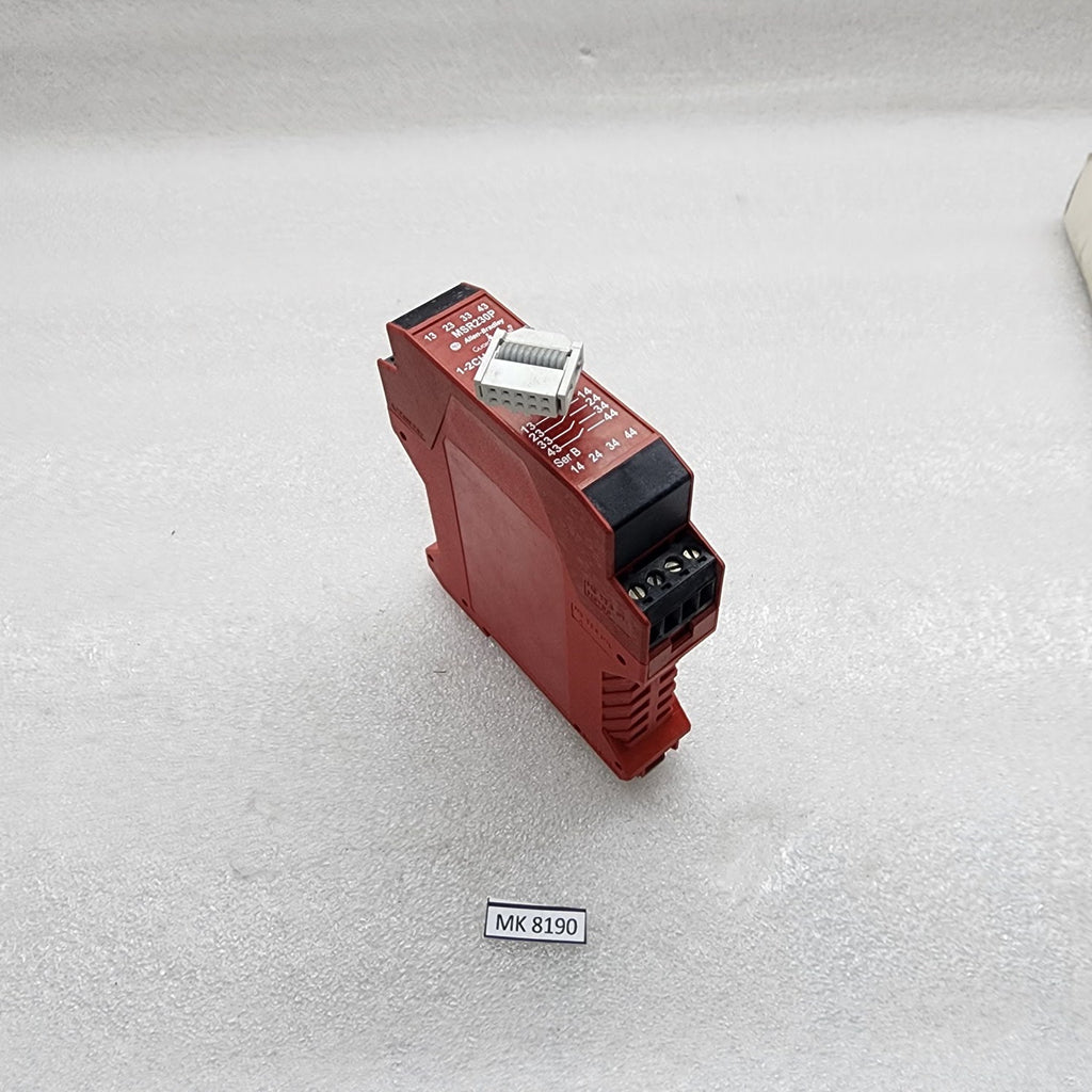 ALLEN BRADLEY CAT 440R-H23180 SAFETY RELAY GUARD MASTER MSR230P 24VDC