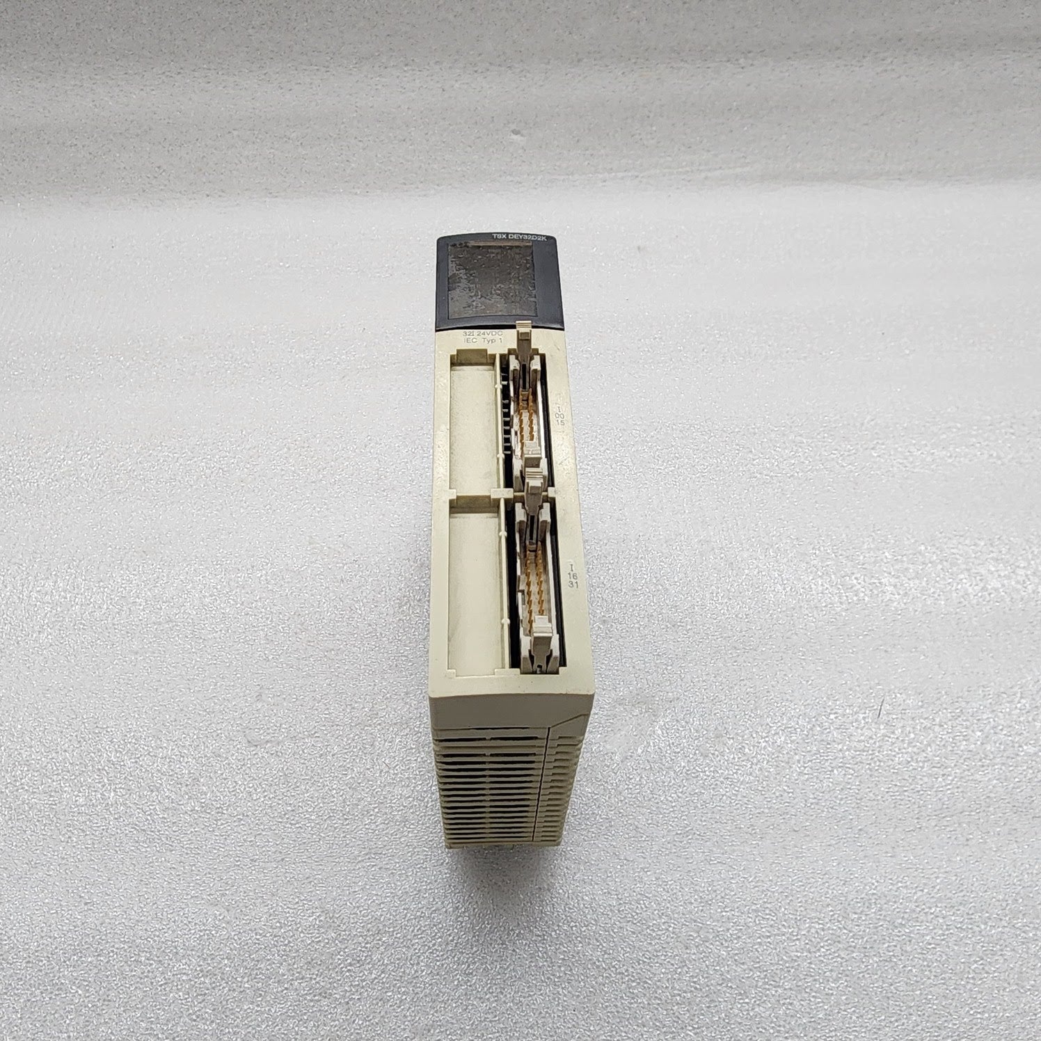 TSXDEY32D2K 32I 24VDC 8INK CONN
