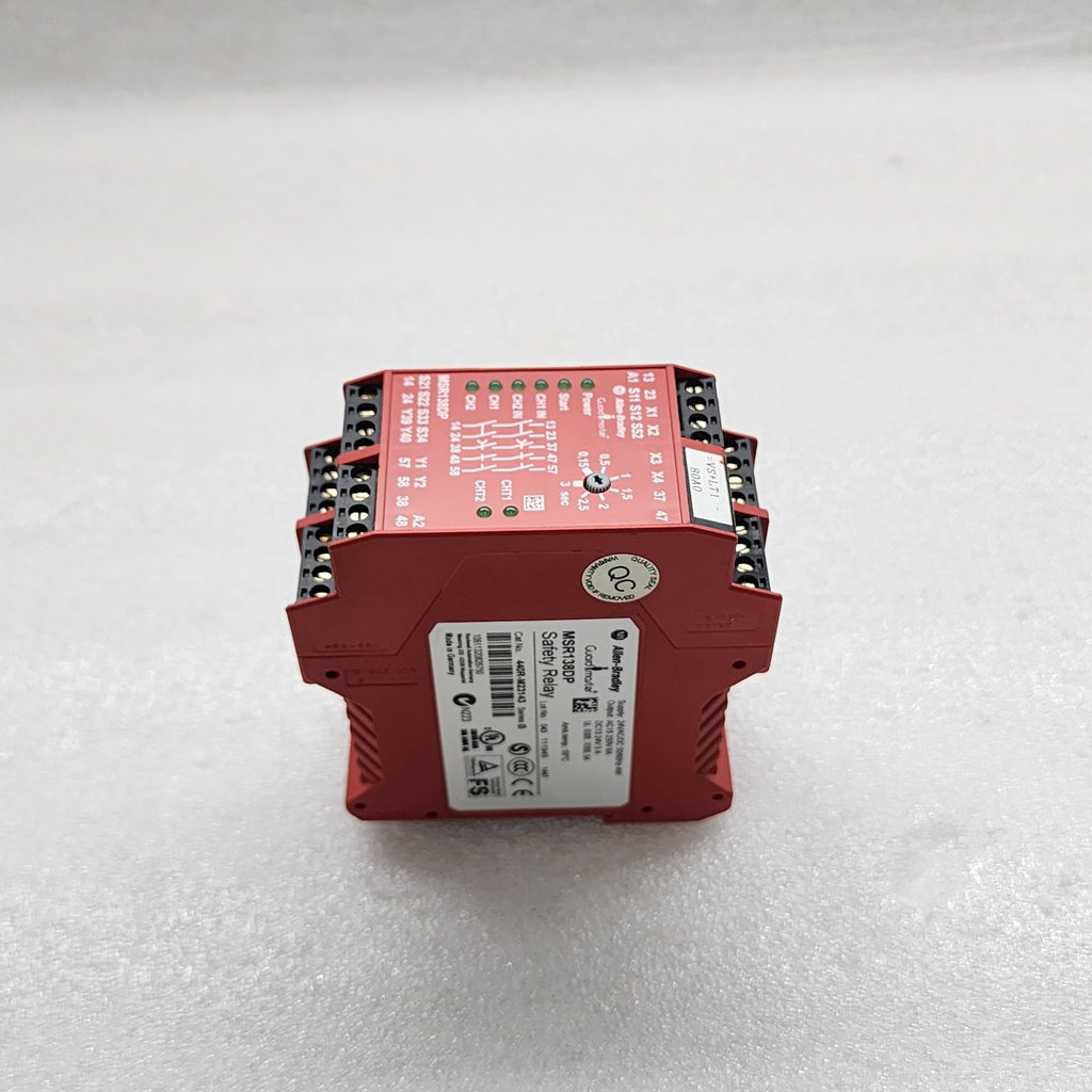 ALLEN BRADLEY MSR138DP GUARD MASTER SAFETY RELAY 440R-M23143 24VAC/DC