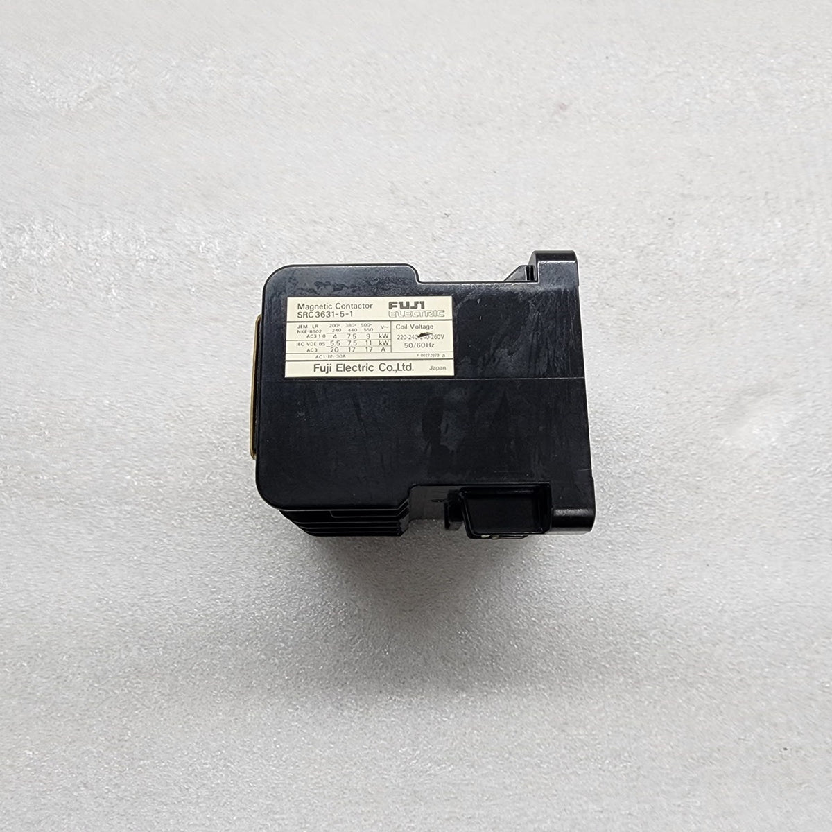 FUJI ELECTRIC SRC3631-5-1 MAGNETIC CONTACTOR COIL VOLTAGE 220-240V-260V