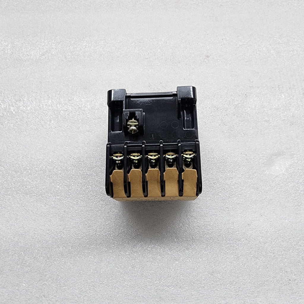 FUJI ELECTRIC SRC3631-5-1 MAGNETIC CONTACTOR COIL VOLTAGE 220-240V-260V