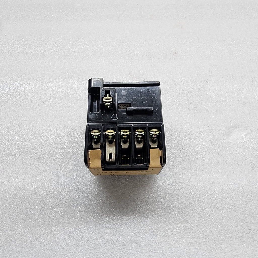 FUJI ELECTRIC SRC3631-5-1 MAGNETIC CONTACTOR COIL VOLTAGE 220-240V-260V