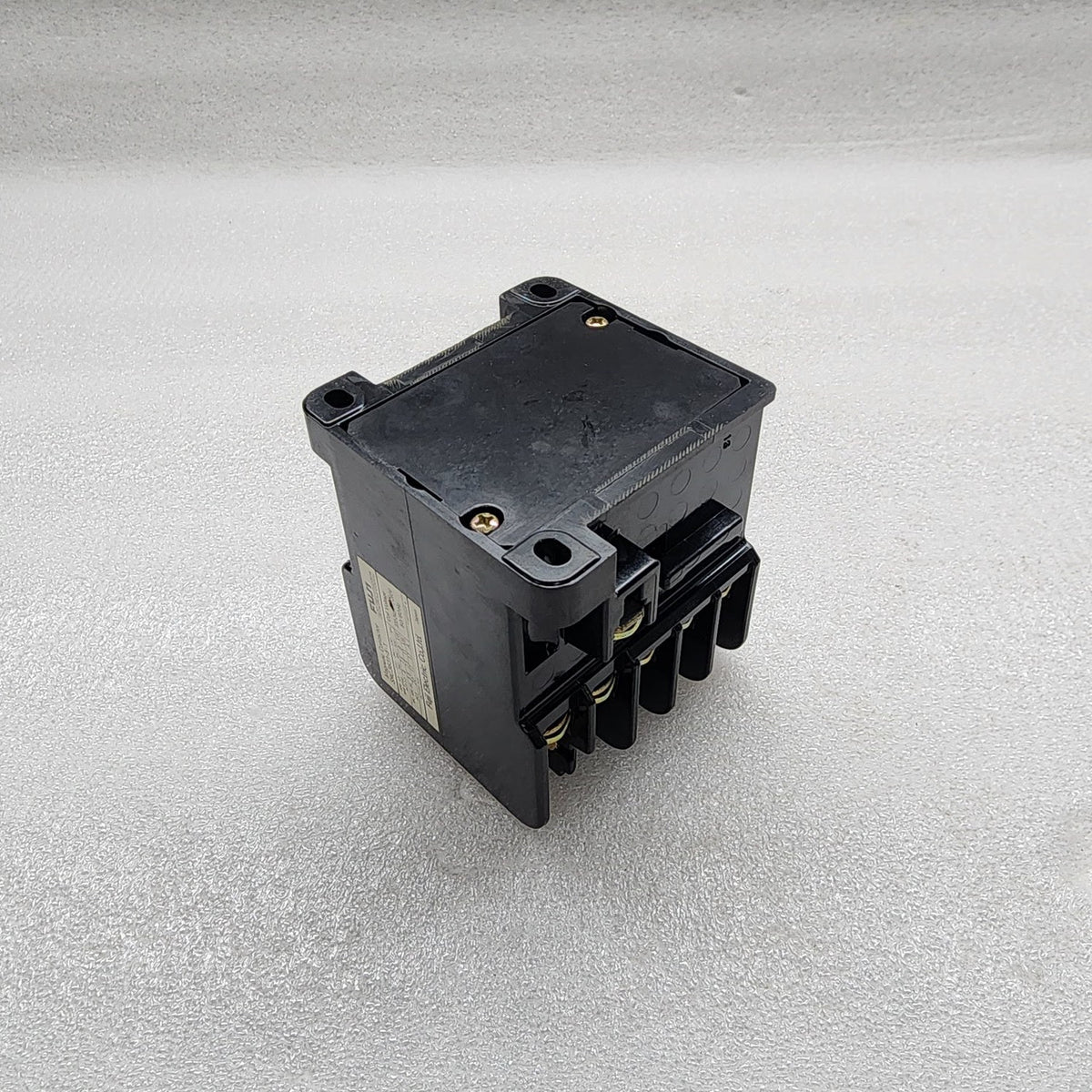 FUJI ELECTRIC SRC3631-5-1 MAGNETIC CONTACTOR COIL VOLTAGE 220-240V-260V
