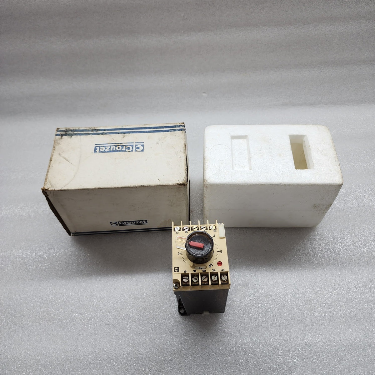 CROUZET 88275.0_60H TIMER RELAY 220V