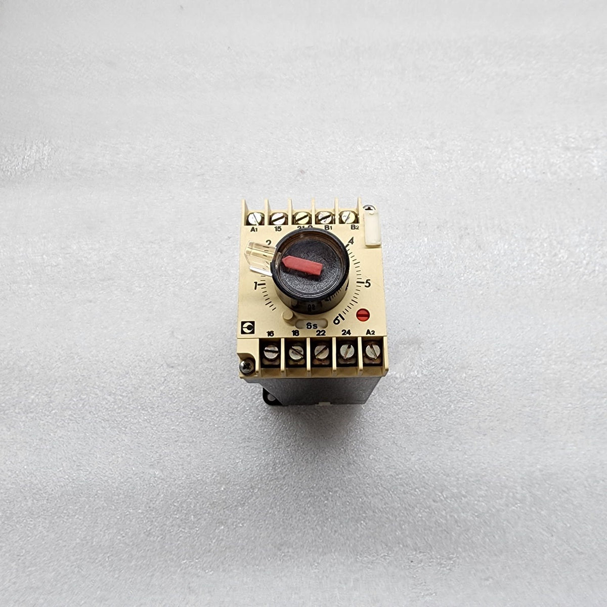 CROUZET 88275.0_60H TIMER RELAY 220V