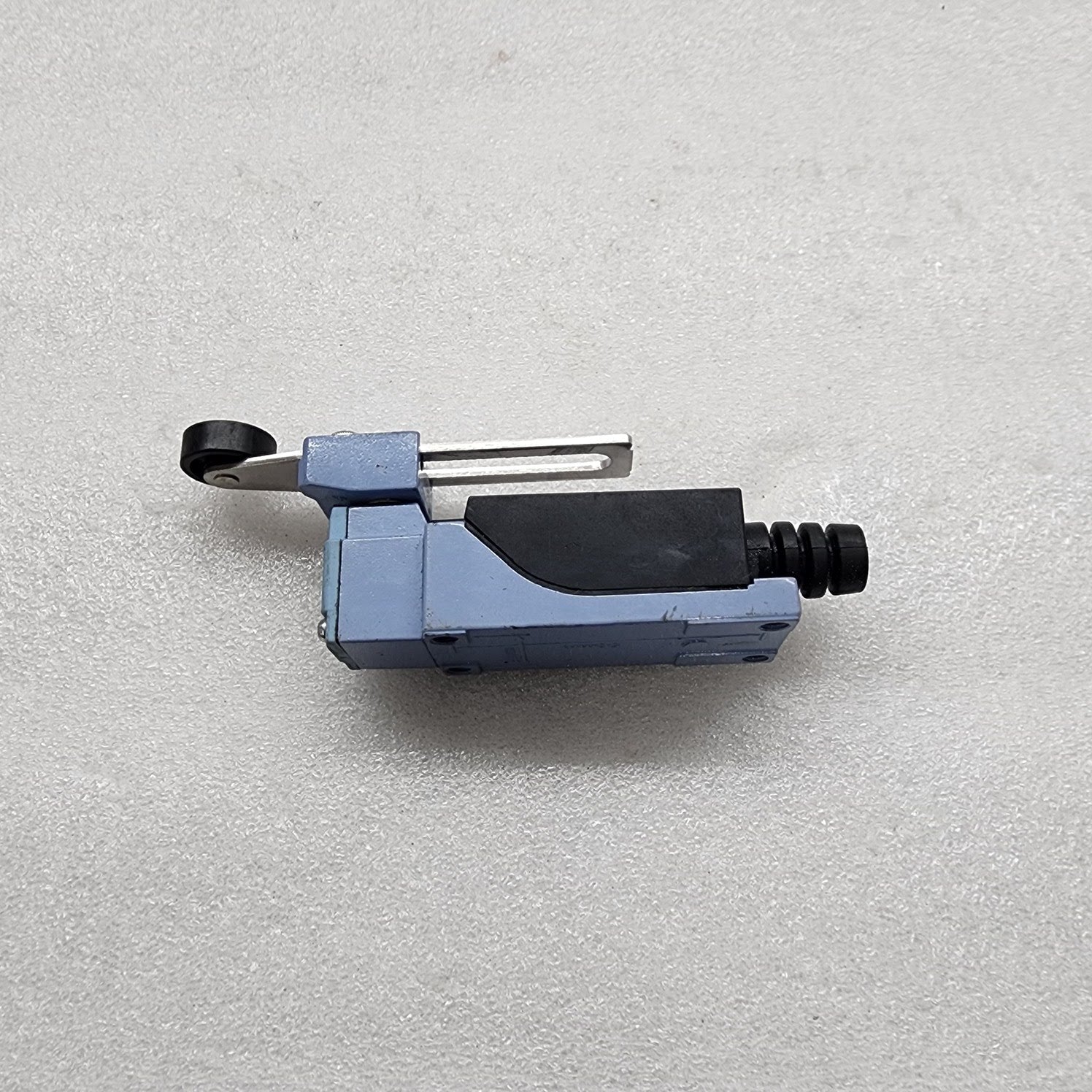 CNTD TZ-8108 LIMIT SWITCH 380V 10A