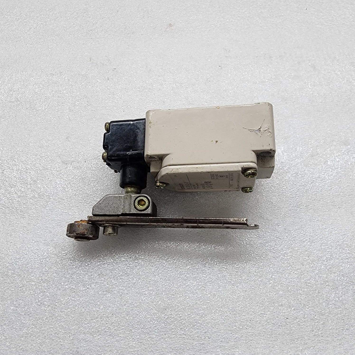 OMRON WLCA12-2 LIMIT SWITCH 250VAC/48VDC 10A
