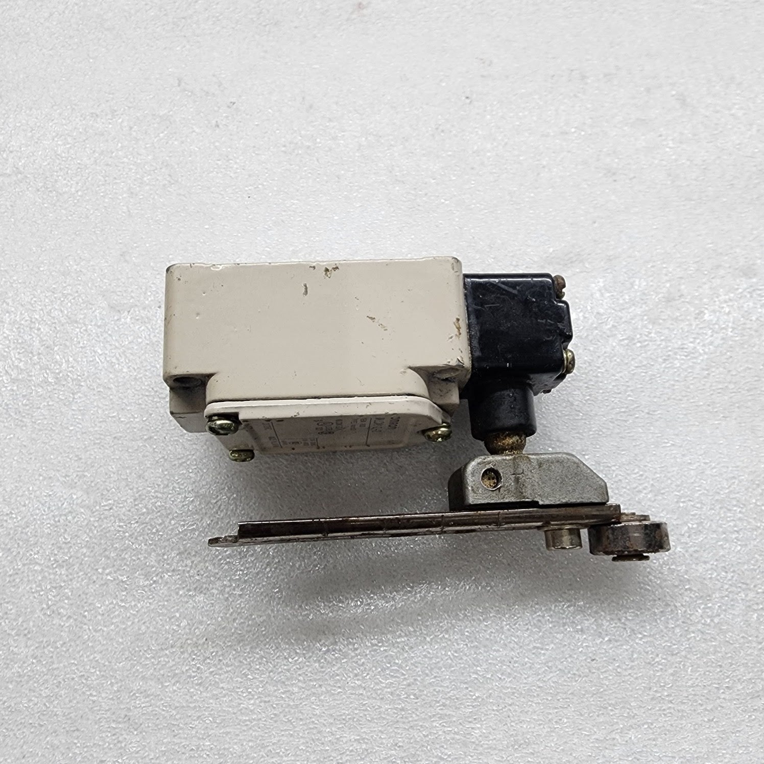 OMRON WLCA12-2 LIMIT SWITCH 250VAC/48VDC 10A