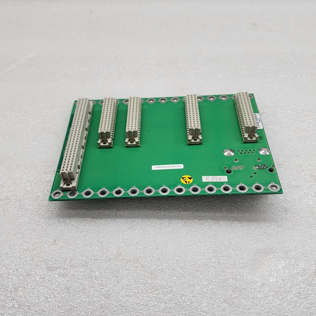 ABB 1MRK002252-BAR00 PROTECTION RELAY