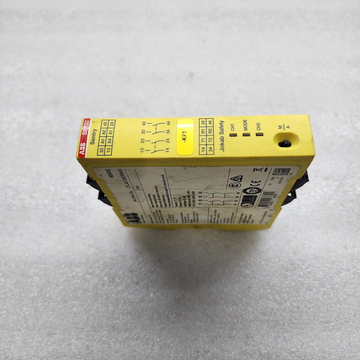 ABB SSR32 SAFETY RELAY 2TLA010052R0400 24VDC