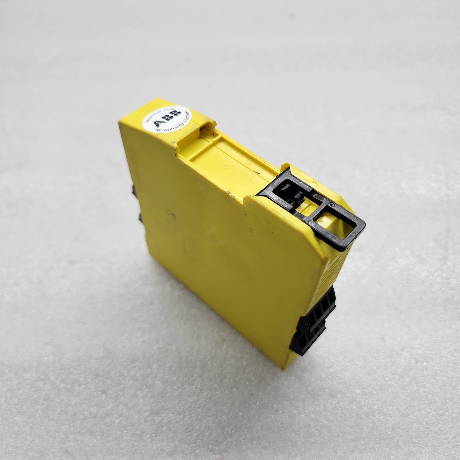 ABB SSR32 SAFETY RELAY 2TLA010052R0400 24VDC