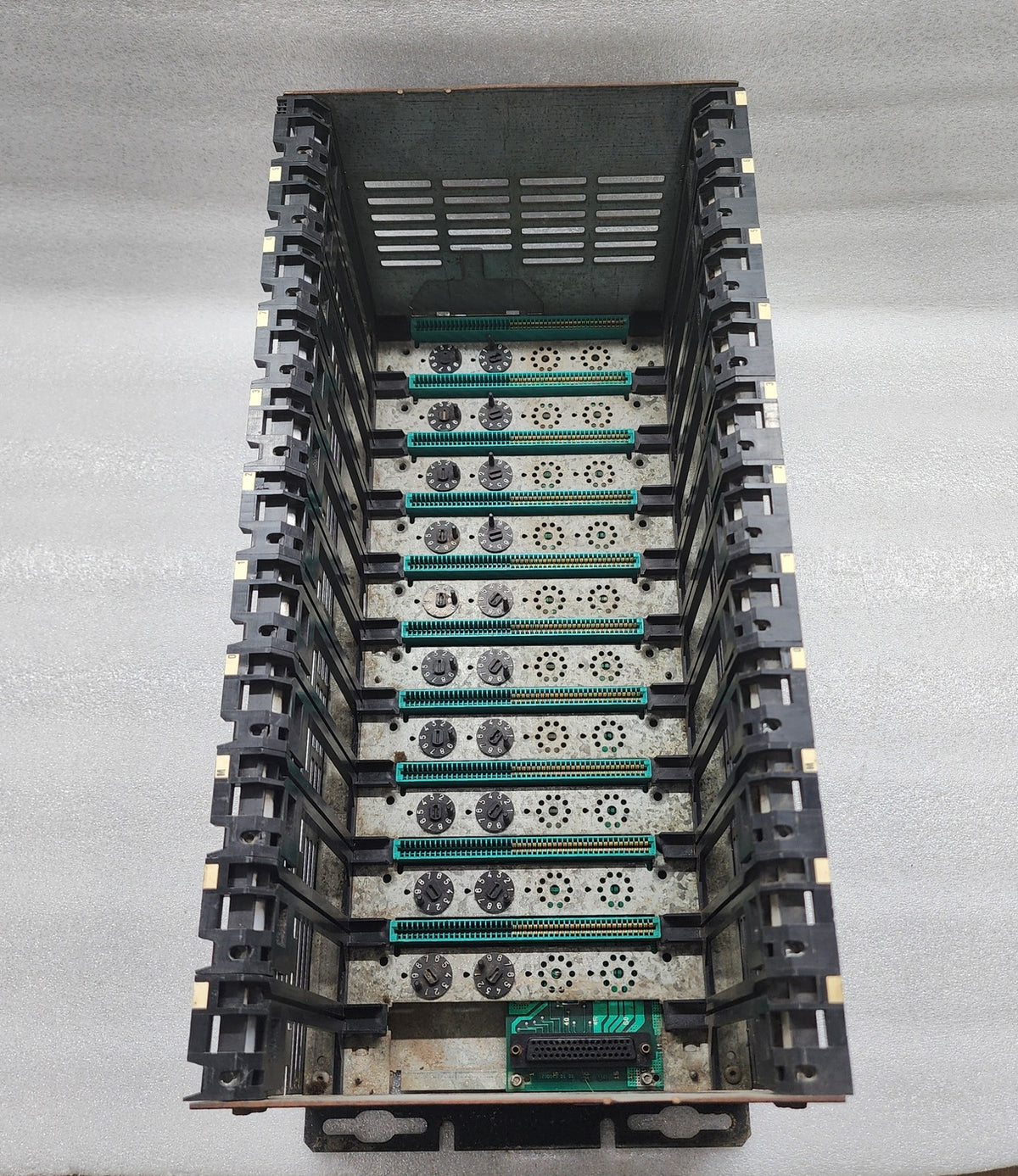 TELEMECANIQUE TSXRKS8 SINGLE RACK 8 POS SIMPLE BUS