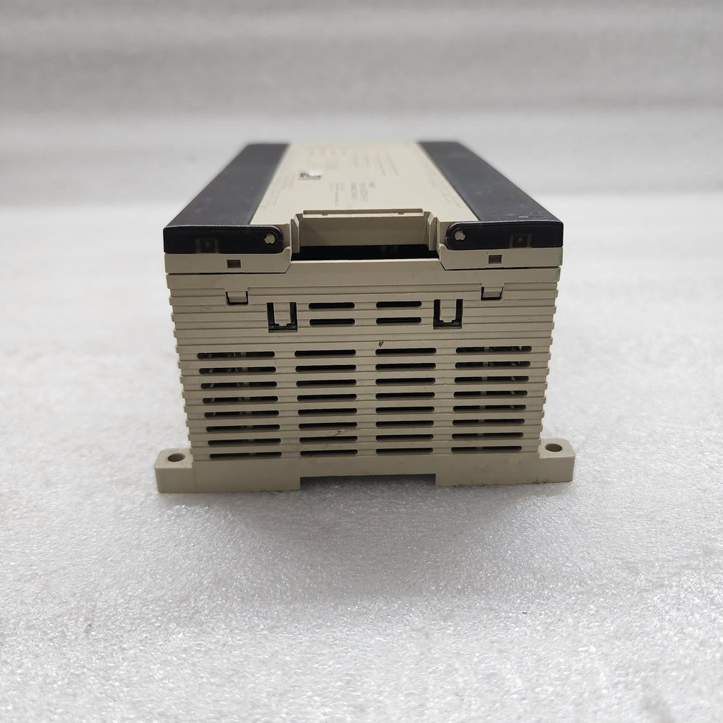 OMRON CPM1A-40CDR-A-V1 PROGRAMMABLE CONTROLLER 100-240VAC