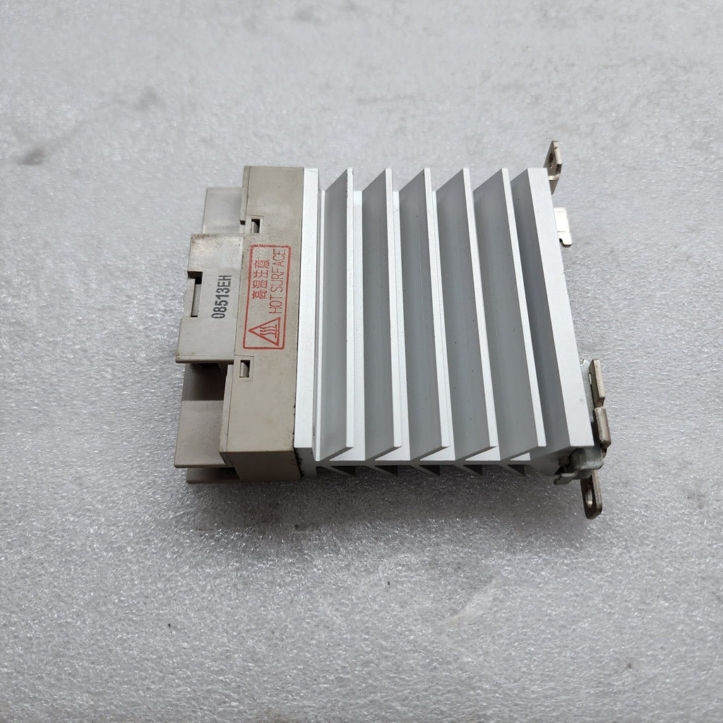 OMRON G3PE-225B SOLID STATE RELAY LOT OF 4 UNIT