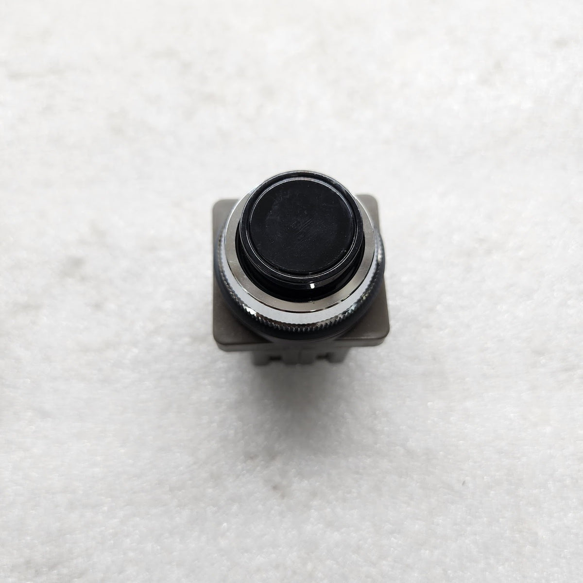 IDEC ABN211-B PUSH BUTTON