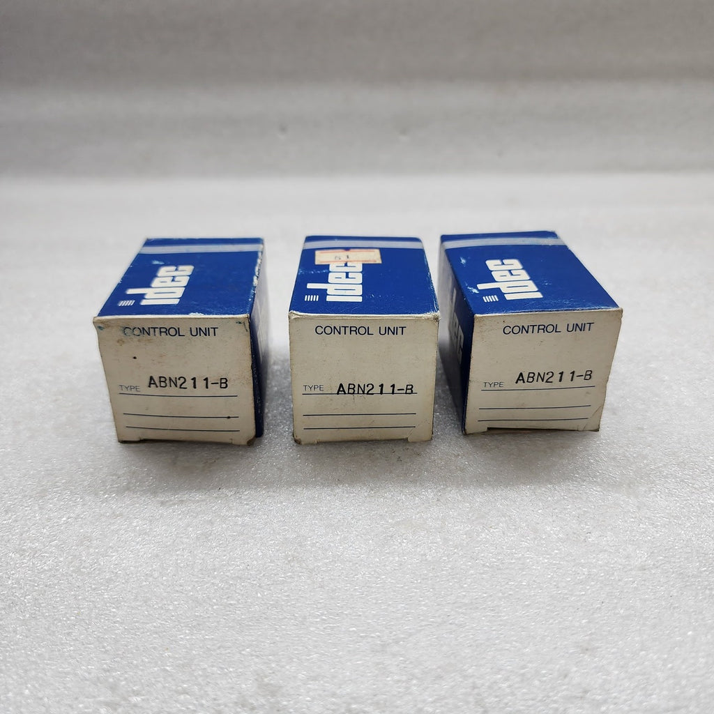IDEC ABN211-B PUSH BUTTON
