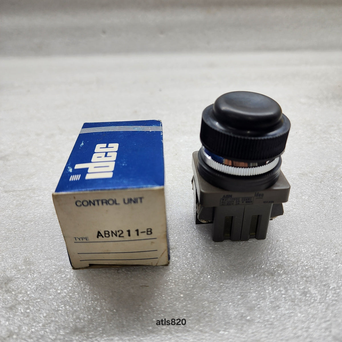 IDEC ABN211-B PUSH BUTTON