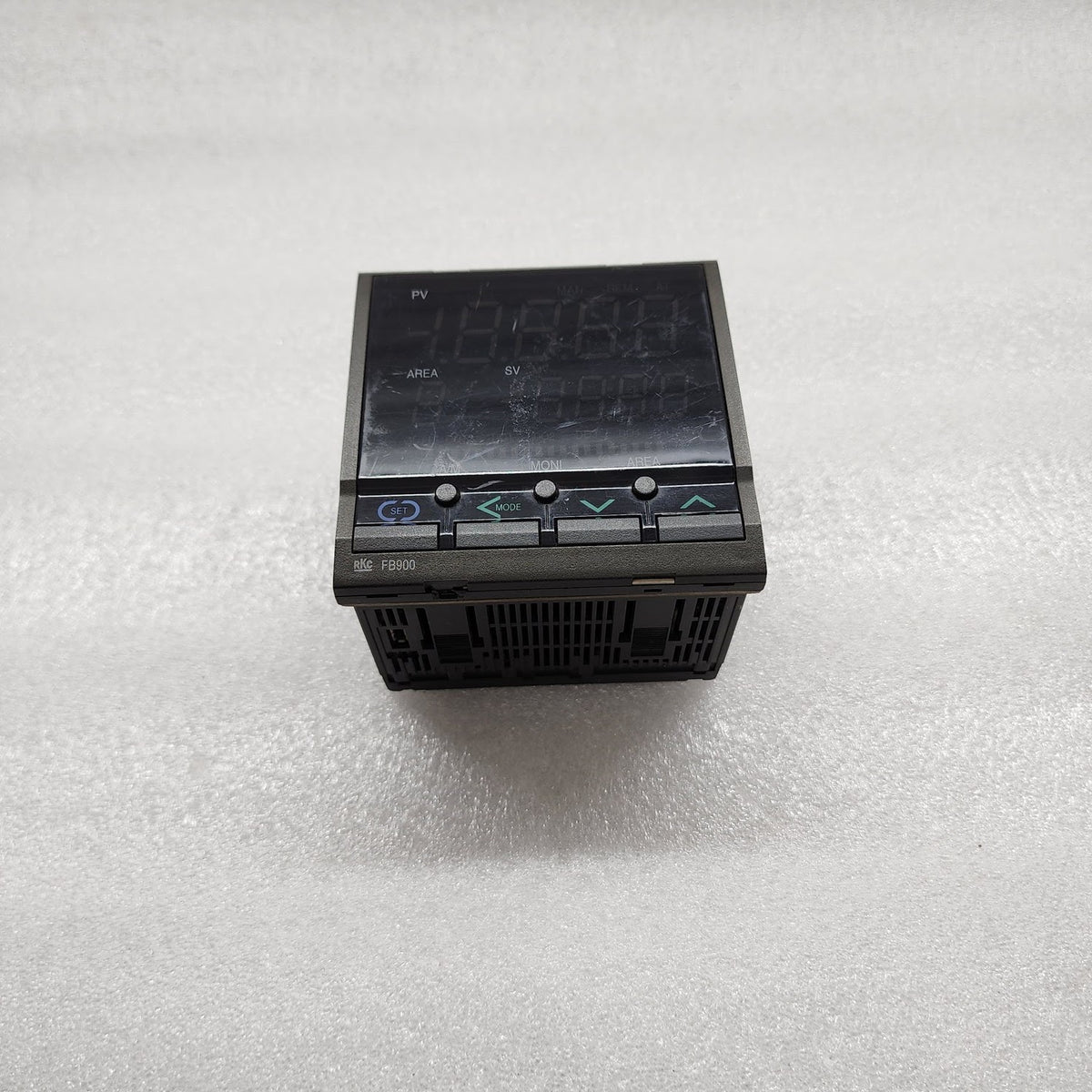 RKC INSTRUMENT FB900 TEMPERATURE CONTROLLER 13J21020 100-240V