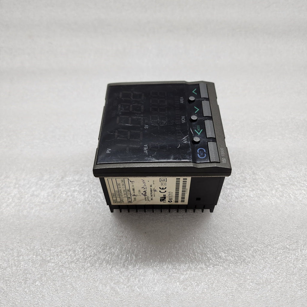 RKC INSTRUMENT FB900 TEMPERATURE CONTROLLER 13J21020 100-240V