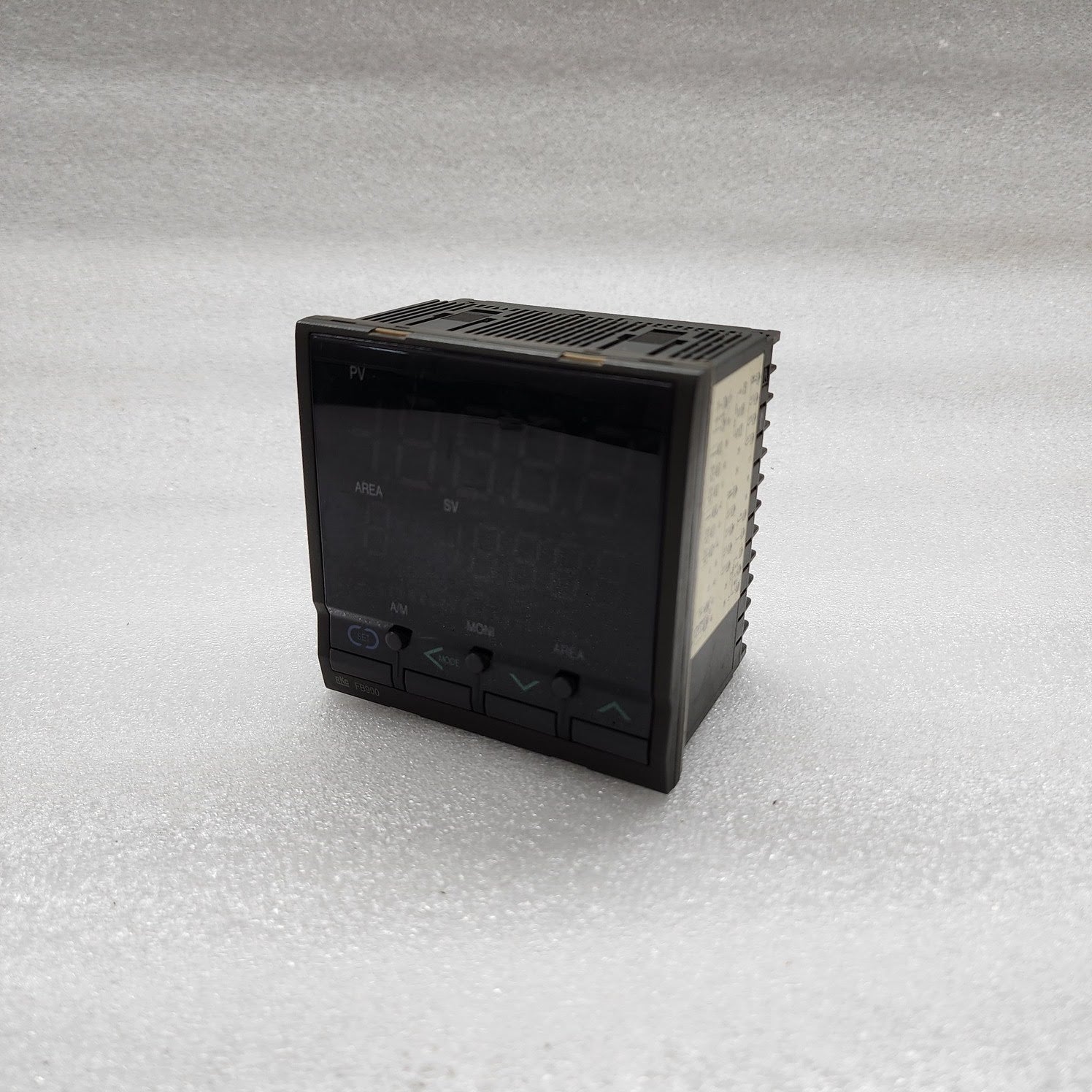 RKC INSTRUMENT FB900 TEMPERATURE CONTROLLER 13J21020 100-240V