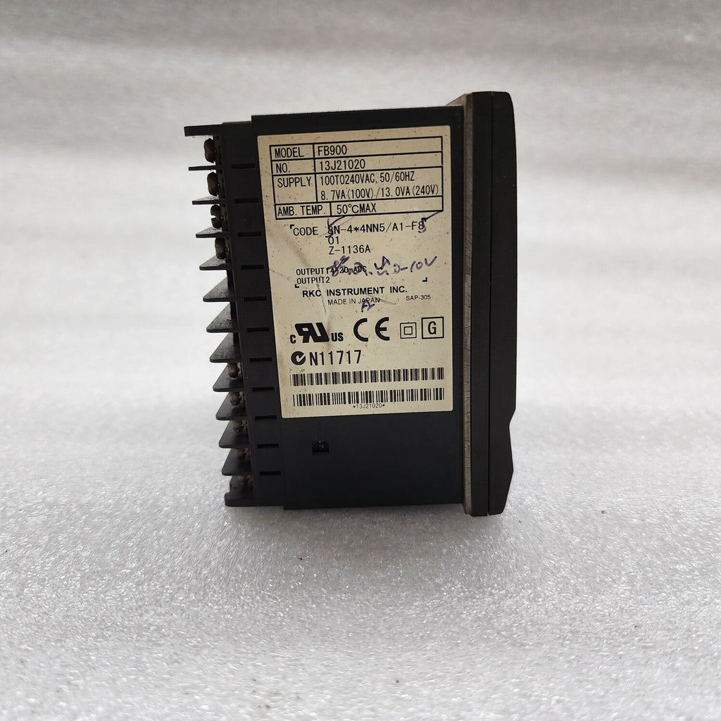 RKC INSTRUMENT FB900 TEMPERATURE CONTROLLER 13J21020 100-240V