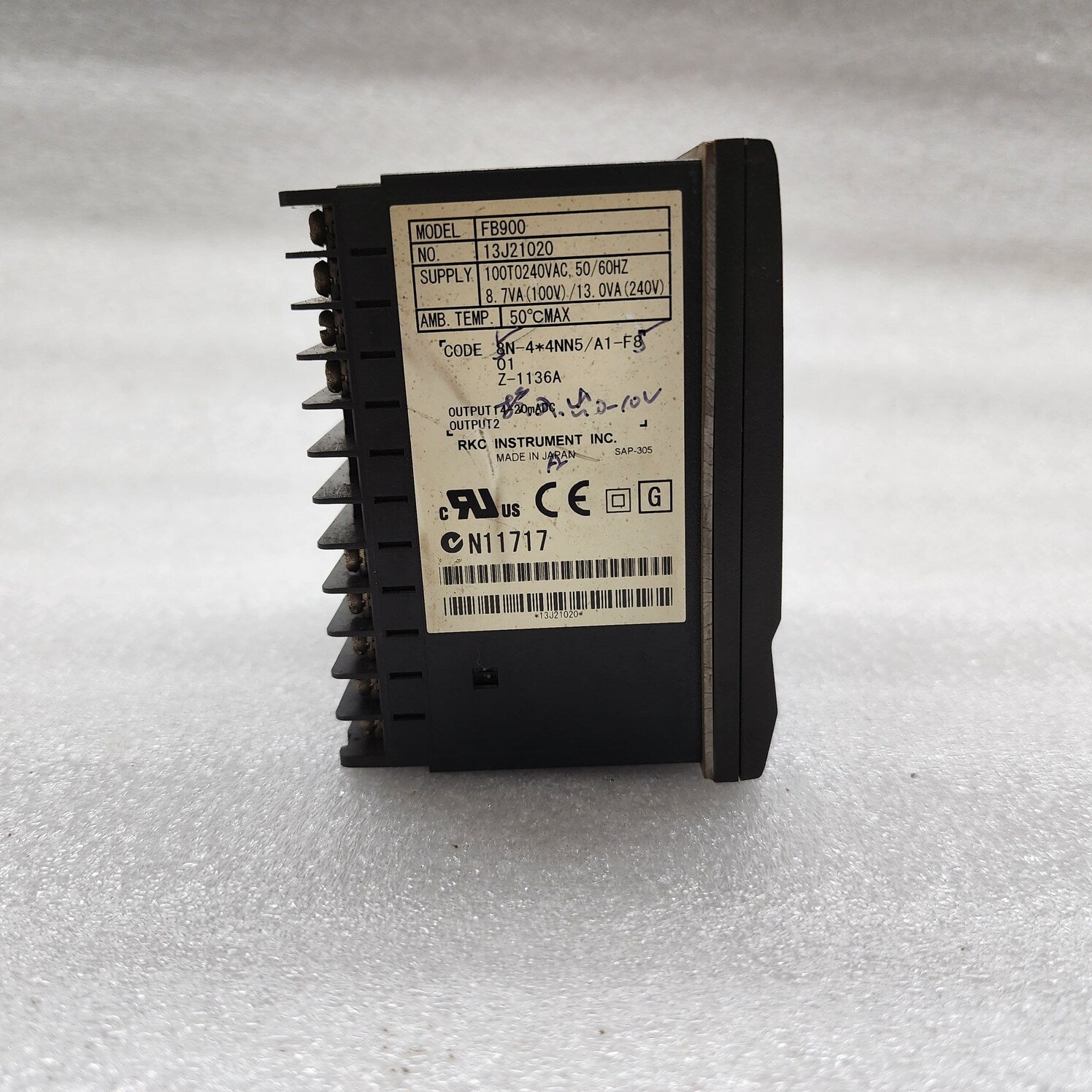 RKC INSTRUMENT FB900 TEMPERATURE CONTROLLER 13J21020 100-240V