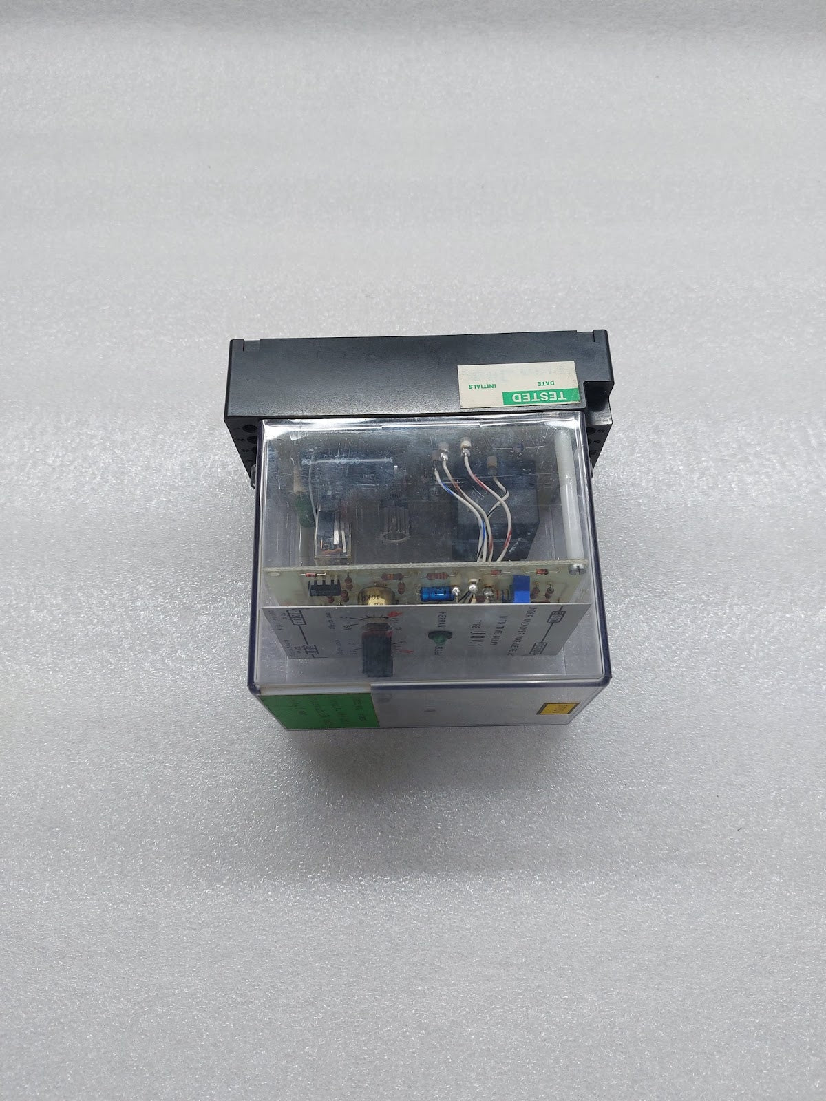 HERMAN EEKELS BV UOV-1 UNDER AND OVER VOLTAGE RELAY WITH TIME DELAY
