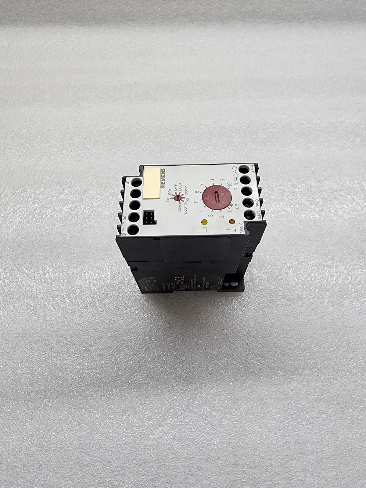 SIEMENS 7PU4340-2AJ30 TIMER RELAY 100-127V