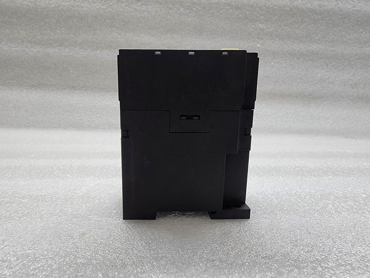 SIEMENS 7PU4340-2AJ30 TIMER RELAY 100-127V