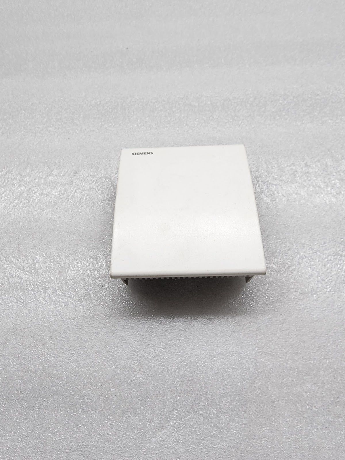 SIEMENS QFA2020 ROOM TEMPERATURE CONTROLLER 131220B