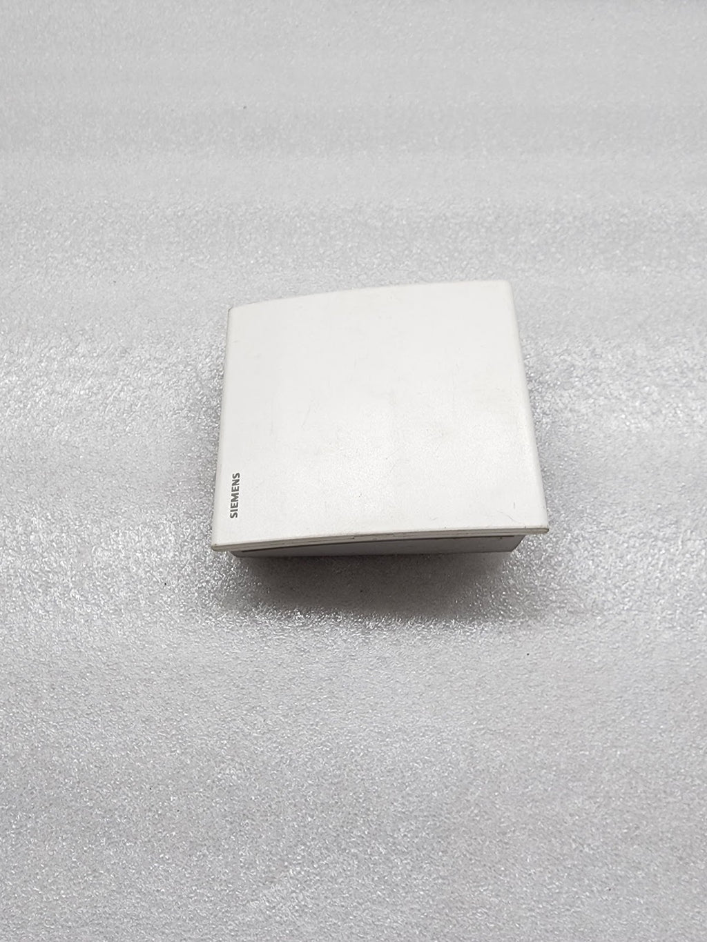 SIEMENS QFA2020 ROOM TEMPERATURE CONTROLLER 131220B
