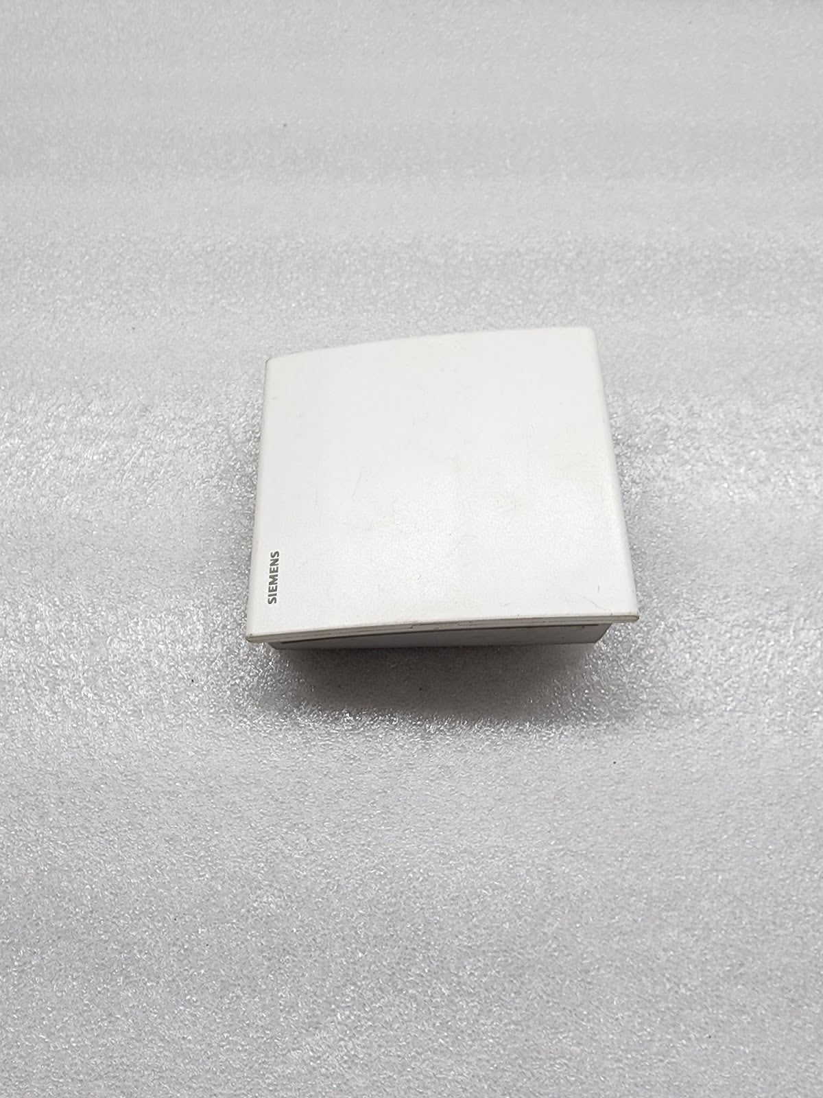 SIEMENS QFA2020 ROOM TEMPERATURE CONTROLLER 131220B