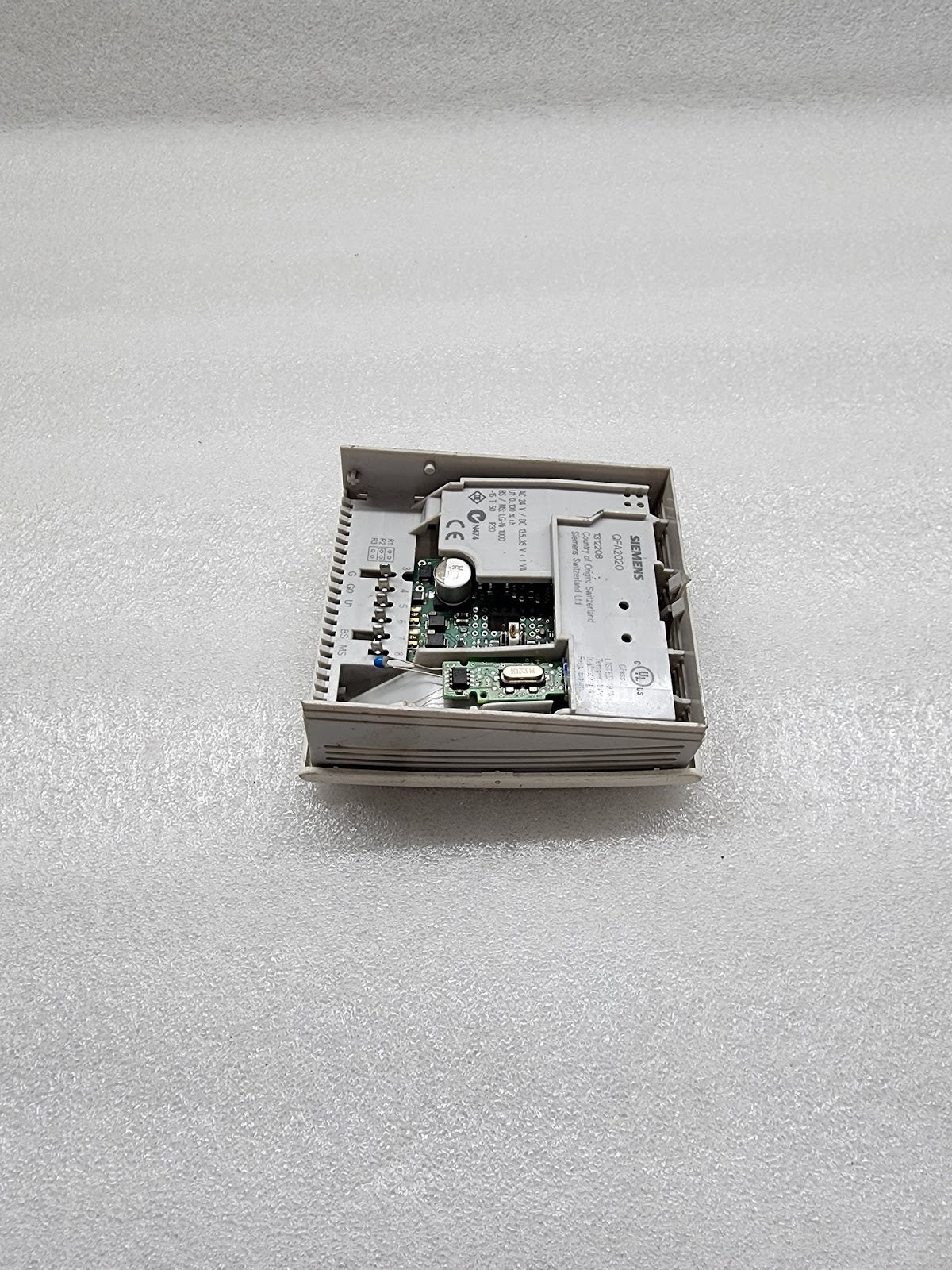 SIEMENS QFA2020 ROOM TEMPERATURE CONTROLLER 131220B