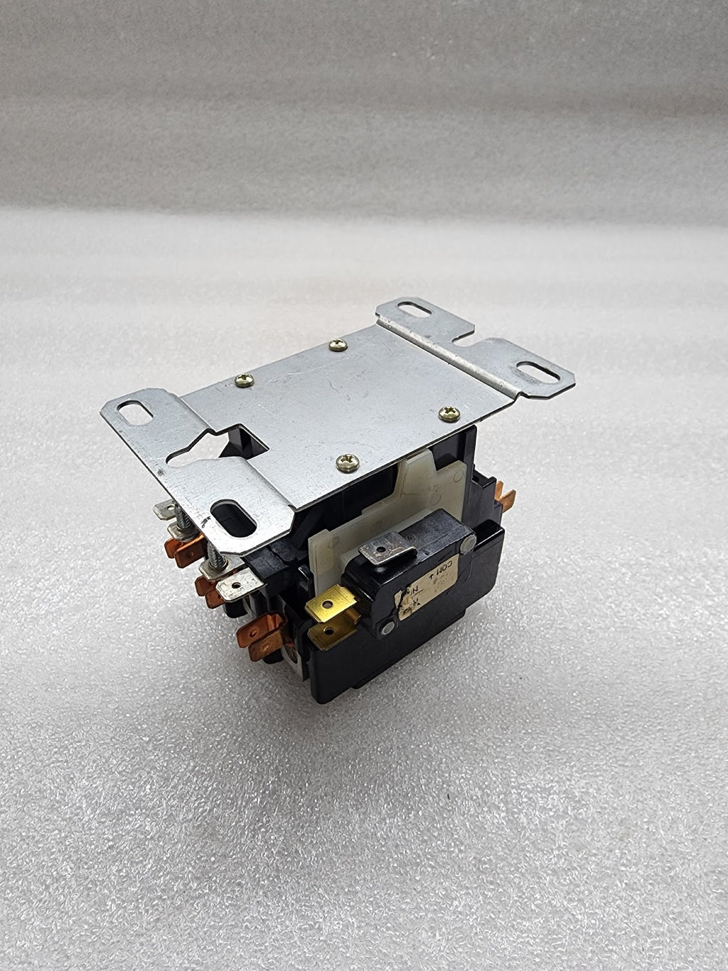 FASCO C3M40B 3-POLE MAGNETIC CONTACTOR 120V